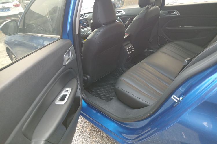 标致408 2019款 230THP 自动豪华版 国V中控内饰21