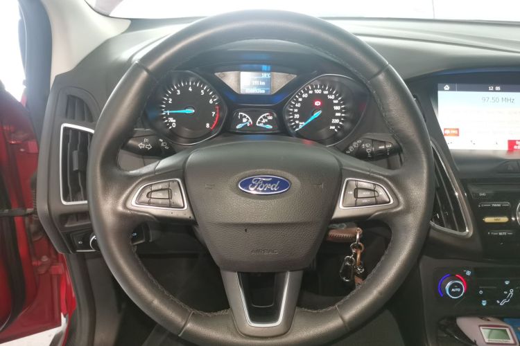 福特 福克斯 2017款 两厢 1.6L 手动风尚型智行版中控内饰13