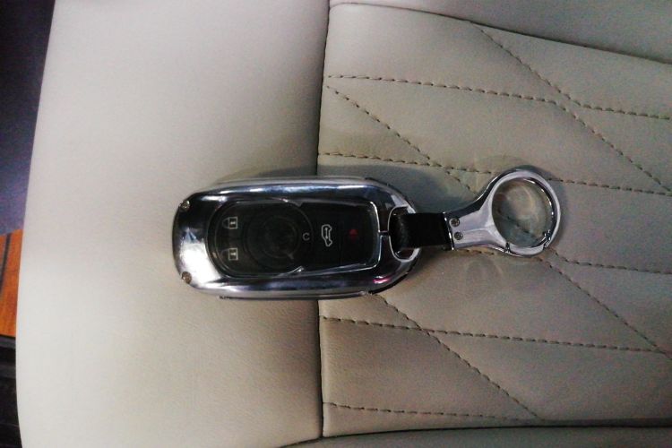 别克GL8 2022款 陆上公务舱 652T 豪华型中控内饰11