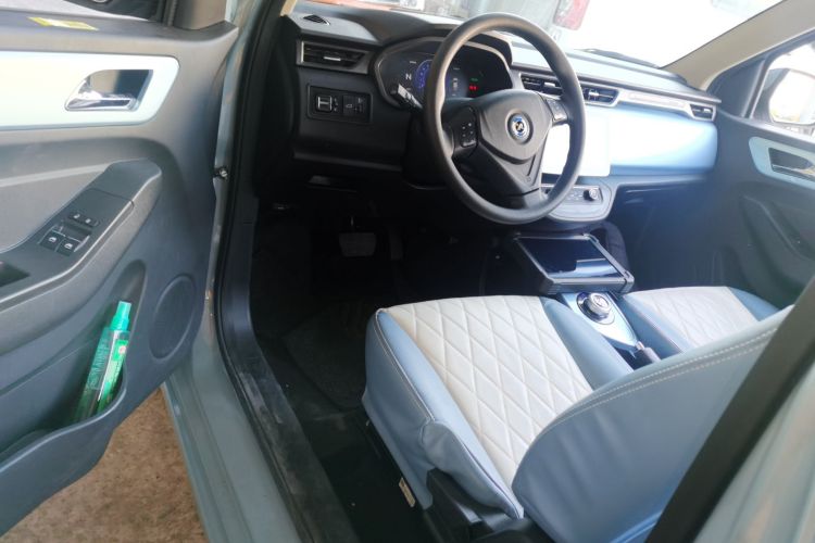 华晨新日i03 2021款 318km 31.45kWh中控内饰7003