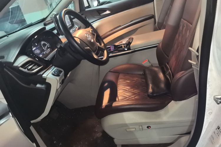 别克GL8 2021款 陆上公务舱 652T 舒适型中控内饰19