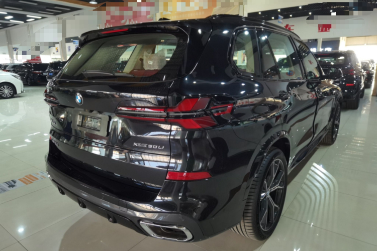 宝马X5 2026款 xDrive 30Li 尊享型M运动曜夜套装车身外观7