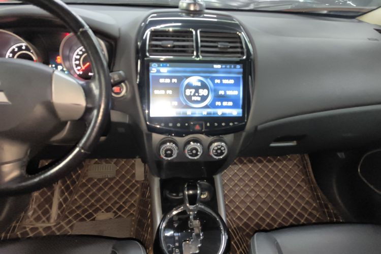 三菱 劲炫ASX 2018款 2.0L CVT两驱尊享版中控内饰16