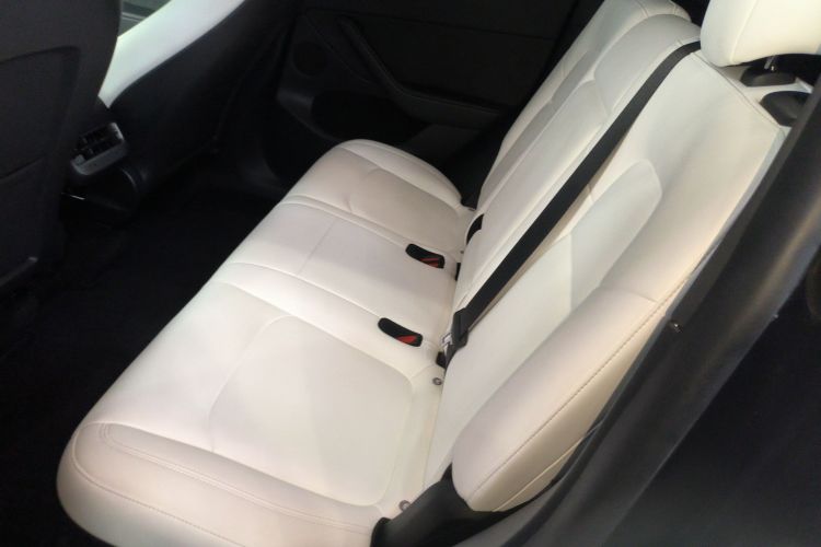 特斯拉 Model Y 2022款 后轮驱动版中控内饰7004