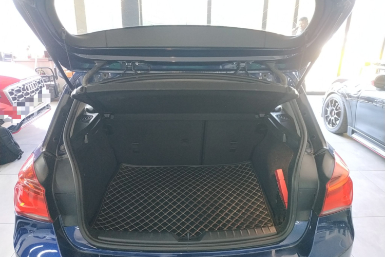 宝马1系(进口) 2018款 118i 领先型局部细节23