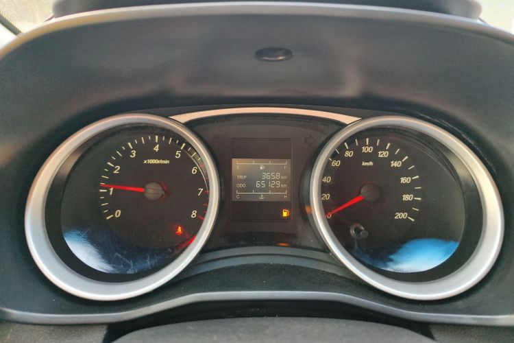 五菱汽车 五菱宏光S3 2019款 1.5L 手动标准型 国VI中控内饰14