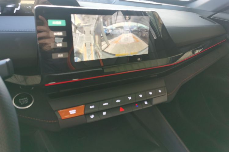 长安UNI-V 2024款 1.5T 尊贵运动型中控内饰16