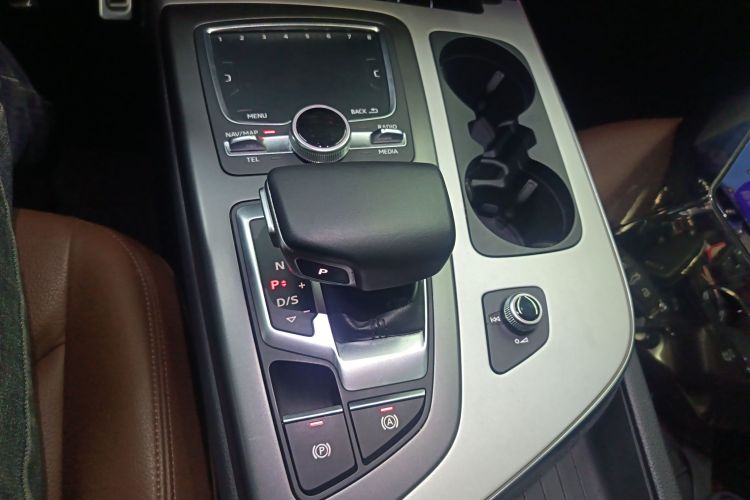 奥迪Q7 2019款 55 TFSI 技术型局部细节18