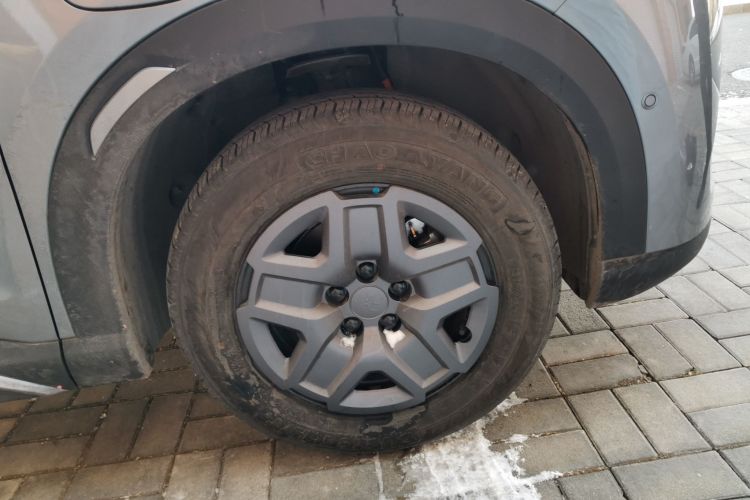 比亚迪 元UP 2025款 智驾版 401KM 活力版车身外观10