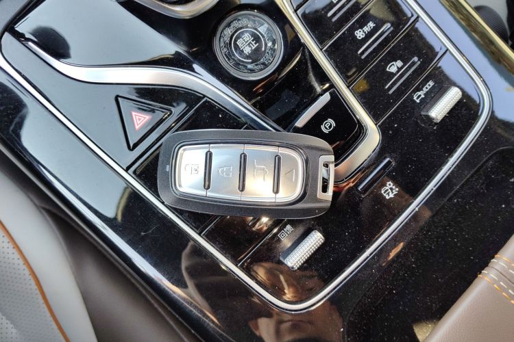 比亚迪 秦PLUS 2023款 冠军版 EV 420KM超越型中控内饰7001