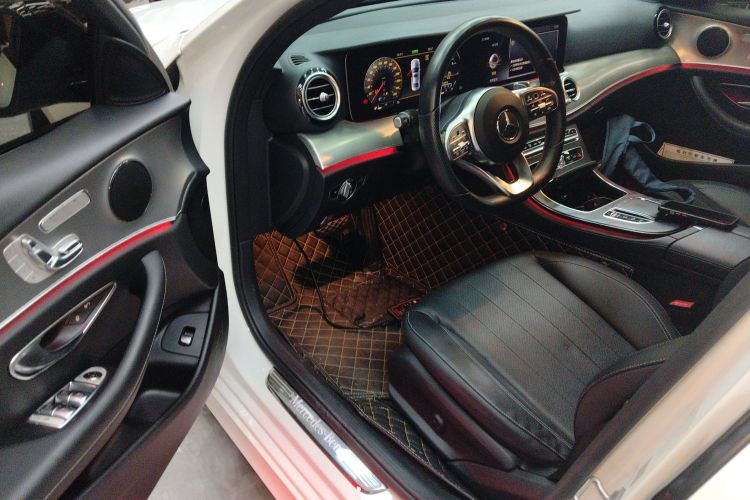 奔驰E级(进口) 2019款 E 260 运动版 4MATIC中控内饰20