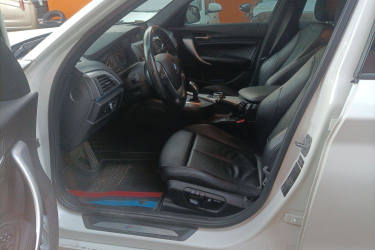 宝马1系(进口) 2013款 改款 M135i 5门版中控内饰19