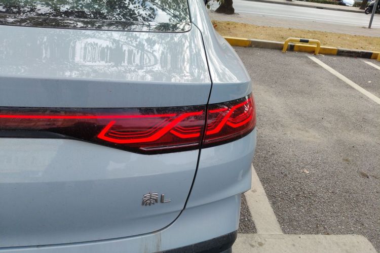 比亚迪 秦L 2024款 DM-i 120KM超越型车身外观9