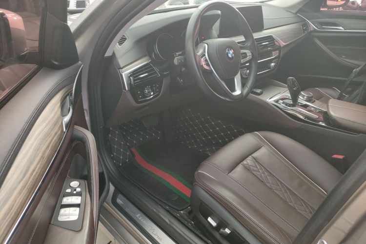 宝马5系 2018款 改款 530Li 领先型 豪华套装中控内饰19