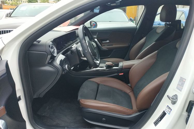 奔驰A级 2019款 A 200 L 运动轿车中控内饰19