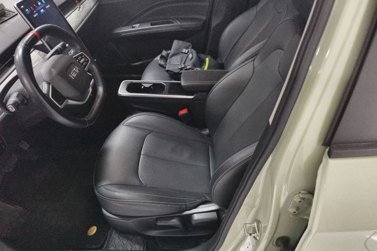 哪吒汽车 哪吒V 2022款 潮 300 Lite 三元锂中控内饰19