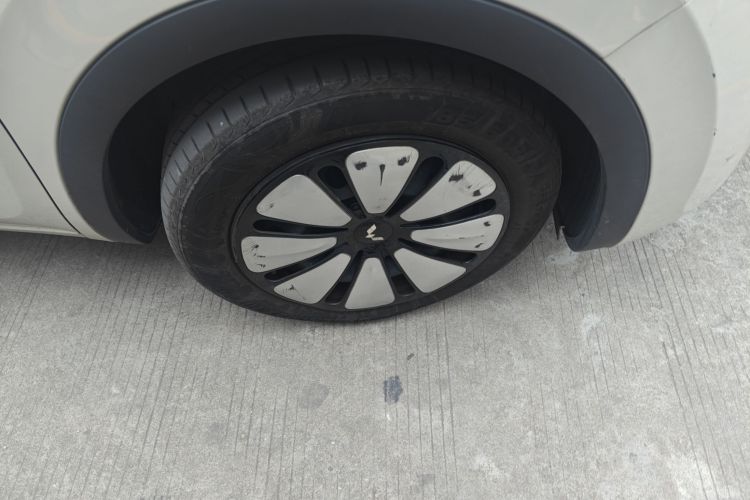 五菱汽车 五菱缤果 2023款 333km 灵犀互联+款车身外观10