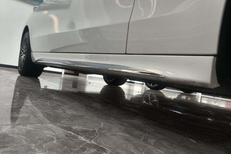 奔驰C级 2025款 C 260 L 运动版局部细节9001