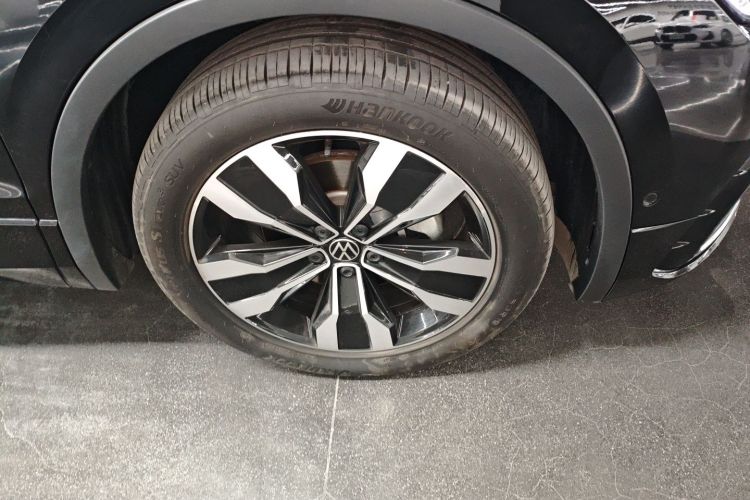 大众 途观L 2024款 出众款 330TSI 自动两驱R-Line龙耀版车身外观10