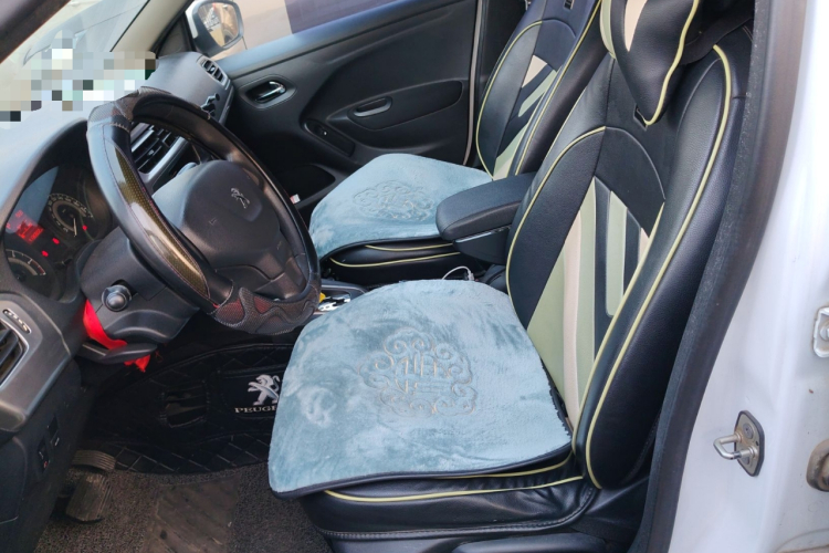 标致301 2014款 1.6L 自动舒适版中控内饰19