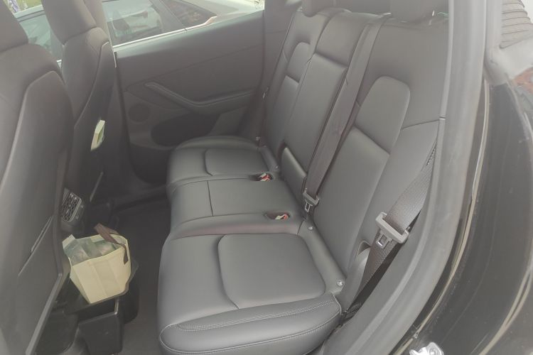 特斯拉 Model Y 2022款 改款 长续航全轮驱动版中控内饰21