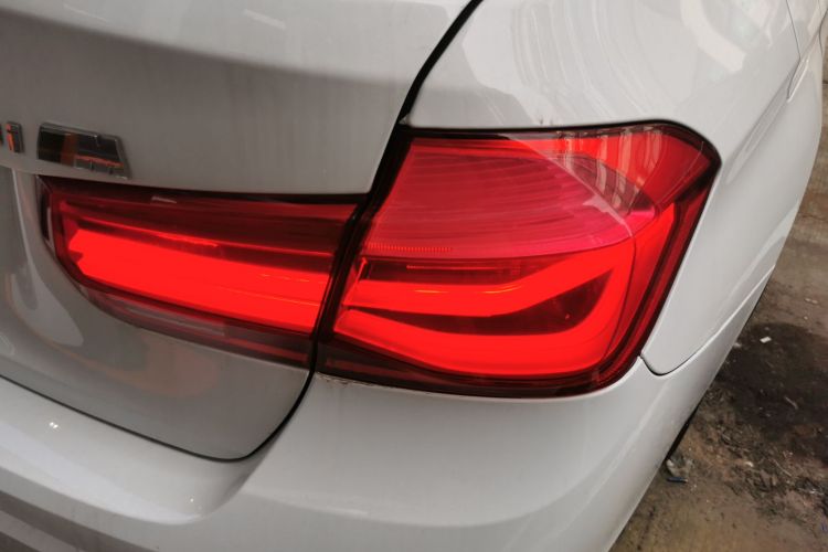 宝马3系 2017款 320Li 时尚型车身外观9