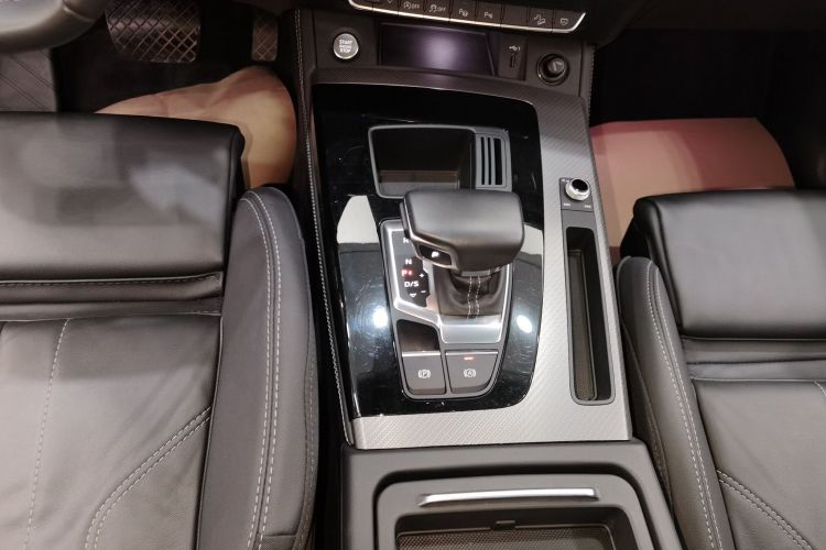 奥迪Q5L 2022款 40T 豪华动感型中控内饰18