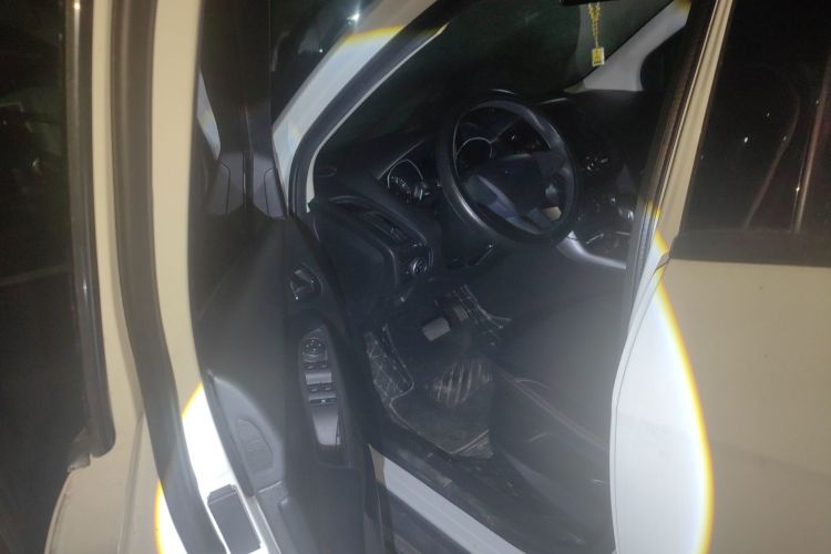 福特 福克斯 2018款 两厢经典 1.6L 自动舒适型智行版中控内饰20