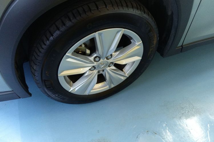 雷克萨斯UX 2022款 260h 探·趣版车身外观6007