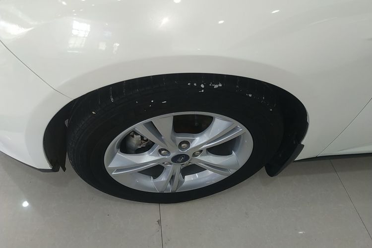 福特 福克斯 2017款 三厢 1.6L 自动舒适型智行版车身外观35