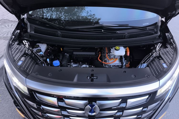 腾势D9 2024款 DM-i 980 四驱尊贵型机舱底盘24