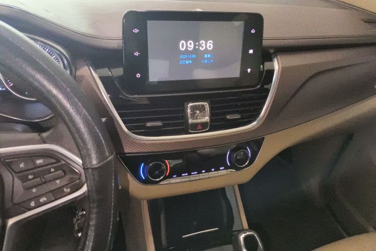 宝骏730 2017款 1.8L iAMT豪华型 7座中控内饰16