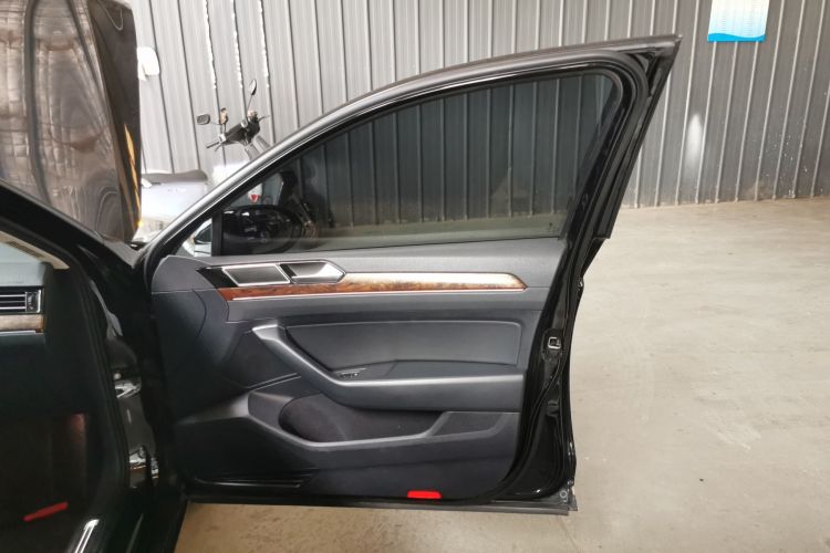 大众 迈腾 2017款 330TSI DSG 尊贵型中控内饰7005