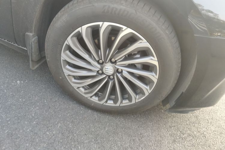 别克 君越 2023款 28T 越尊版车身外观10