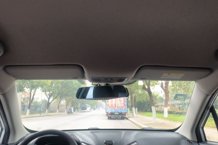 长安CS15 2016款 1.5L 手动时尚版中控内饰22