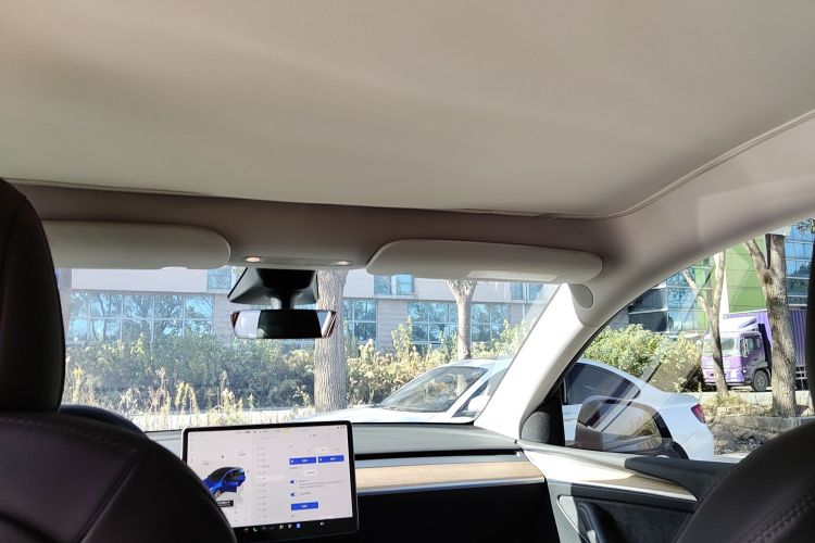 特斯拉 Model Y 2022款 长续航全轮驱动版中控内饰22