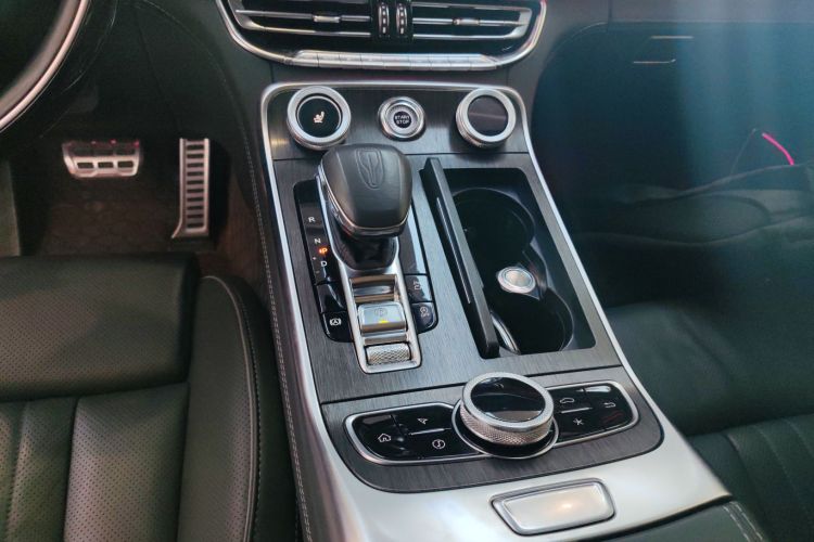 红旗H9 2022款 2.0T 智联旗享版中控内饰18