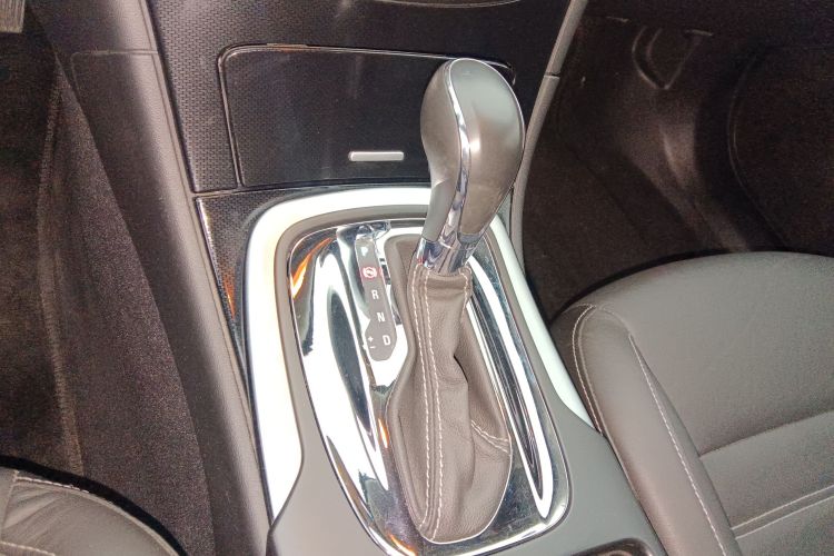 别克 君威 2014款 1.6T 时尚技术型中控内饰18