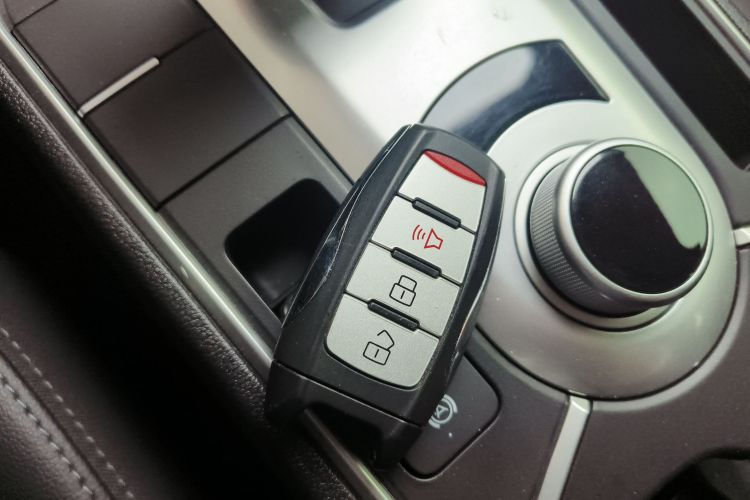 长城 炮 2019款 2.0T商用版自动汽油两驱精英型长箱GW4C20B中控内饰11