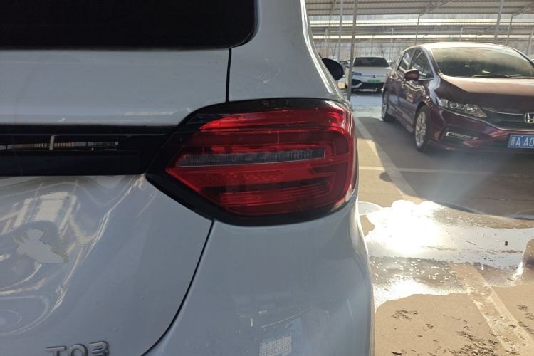 零跑汽车 零跑T03 2024款 200轻享版车身外观9