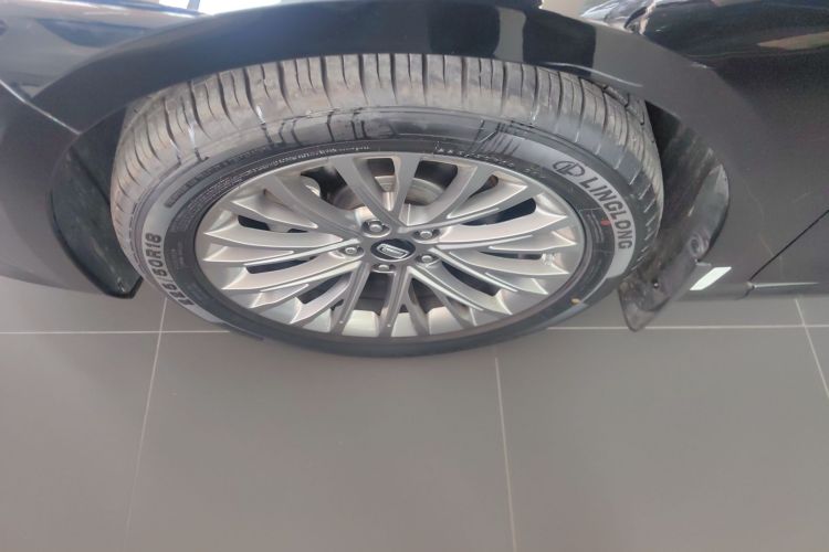 奔腾B70 2025款 龙耀版 1.5T 欢享型车身外观6007