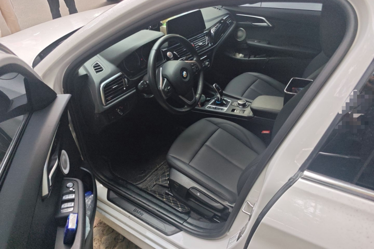 宝马1系 2022款 120i M运动版中控内饰20