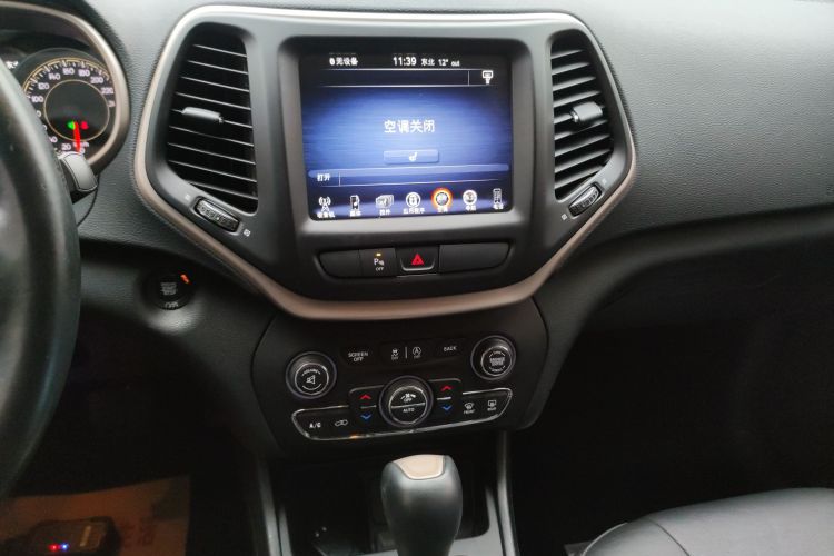 Jeep 自由光 2017款 2.0L 优越版中控内饰16
