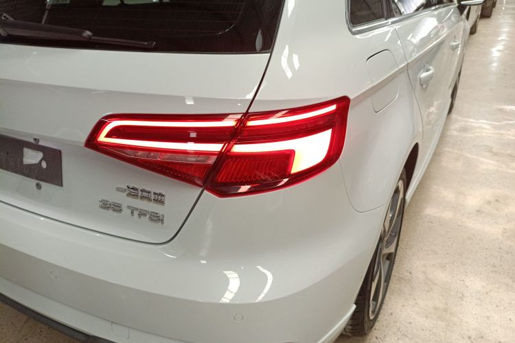 奥迪A3 2017款 Sportback 35 TFSI 运动型车身外观6006