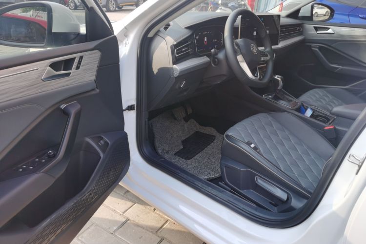 大众 速腾 2025款 改款 300TSI DSG超越版中控内饰20