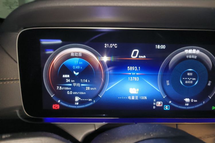 奔驰E级新能源 2021款 E 350 e L 插电式混合动力运动轿车中控内饰14