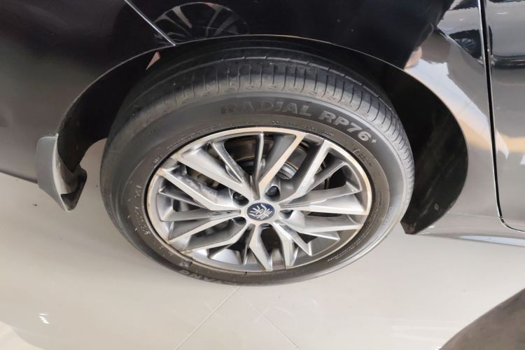 比亚迪 秦PLUS 2023款  冠军版 DM-i 120KM超越型车身外观6008