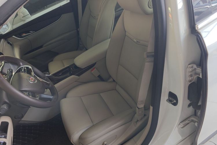 凯迪拉克XTS 2015款 28T 舒适型中控内饰19