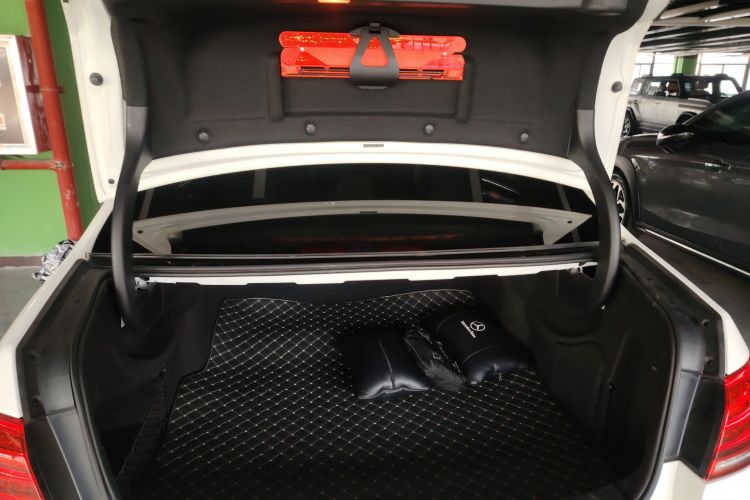 奔驰E级 2014款 E 300 L 运动型局部细节23