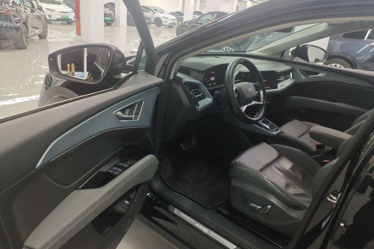 奥迪Q5 e-tron 2022款 40 e-tron 星耀型 锦衣套装中控内饰7003